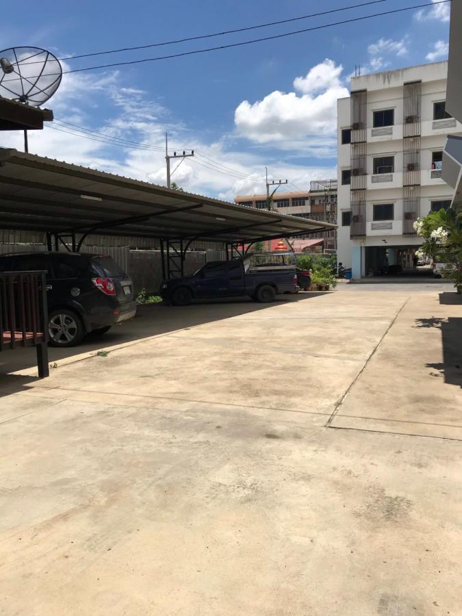 Vatchara Northgate Hotel Nakhon Sawan Extérieur photo