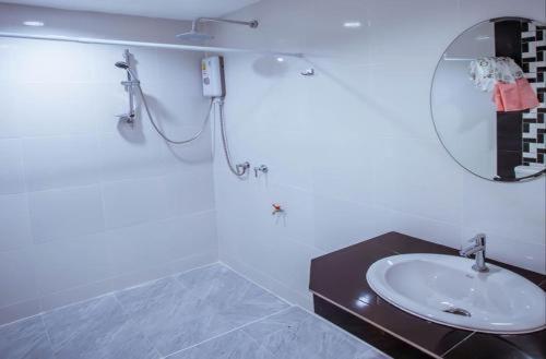Vatchara Northgate Hotel Nakhon Sawan Extérieur photo