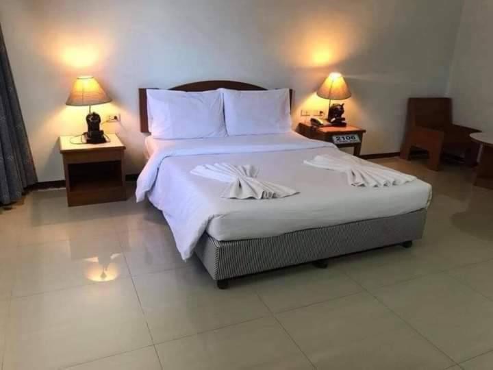 Vatchara Northgate Hotel Nakhon Sawan Extérieur photo