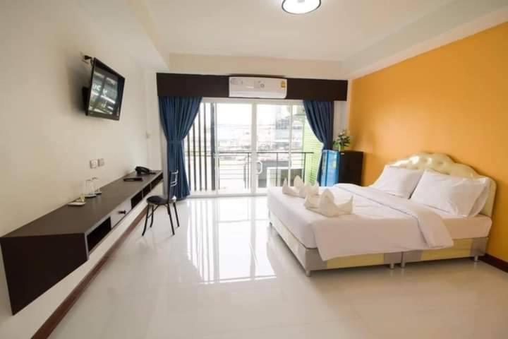 Vatchara Northgate Hotel Nakhon Sawan Extérieur photo