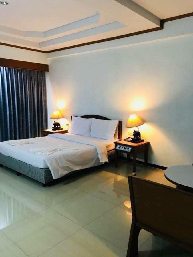 Vatchara Northgate Hotel Nakhon Sawan Extérieur photo