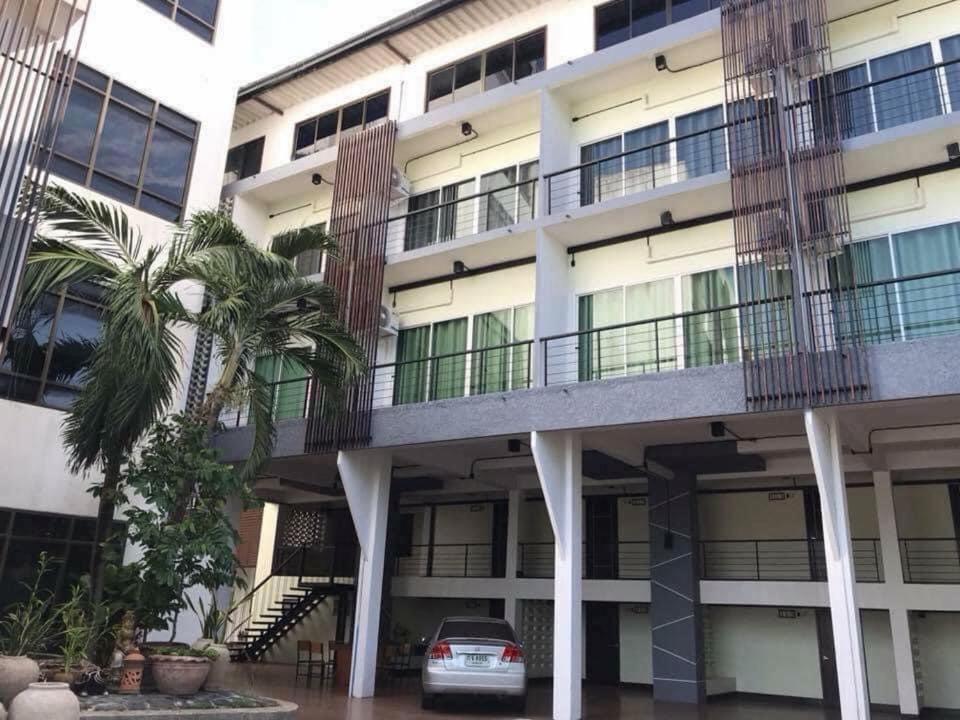 Vatchara Northgate Hotel Nakhon Sawan Extérieur photo