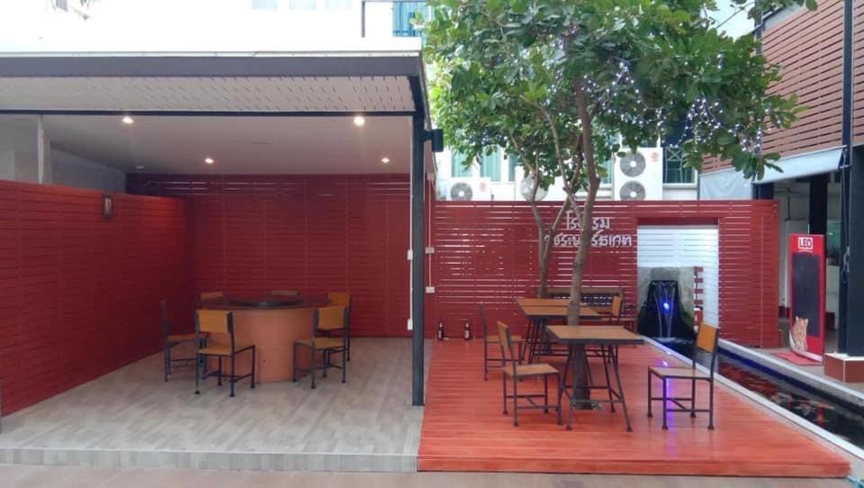 Vatchara Northgate Hotel Nakhon Sawan Extérieur photo