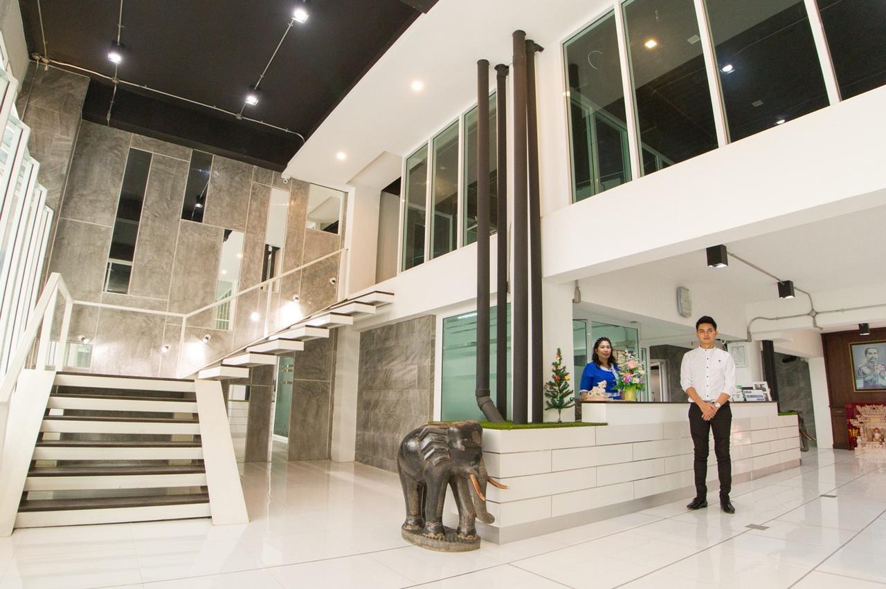 Vatchara Northgate Hotel Nakhon Sawan Extérieur photo